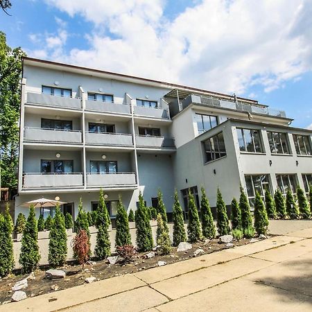 Hotel U Plaze 迪耶河畔弗拉诺夫 外观 照片