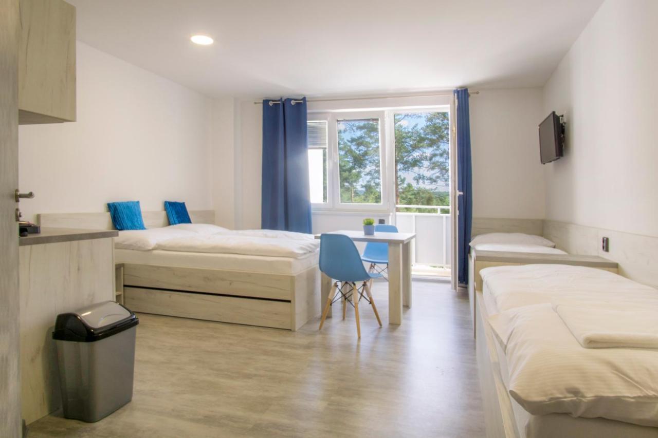 Hotel U Plaze 迪耶河畔弗拉诺夫 外观 照片