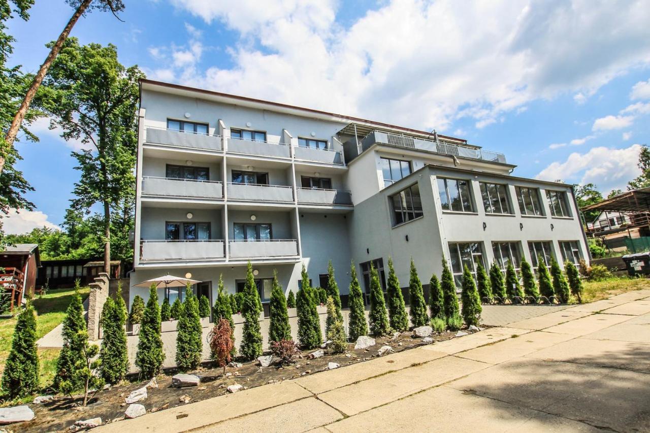 Hotel U Plaze 迪耶河畔弗拉诺夫 外观 照片