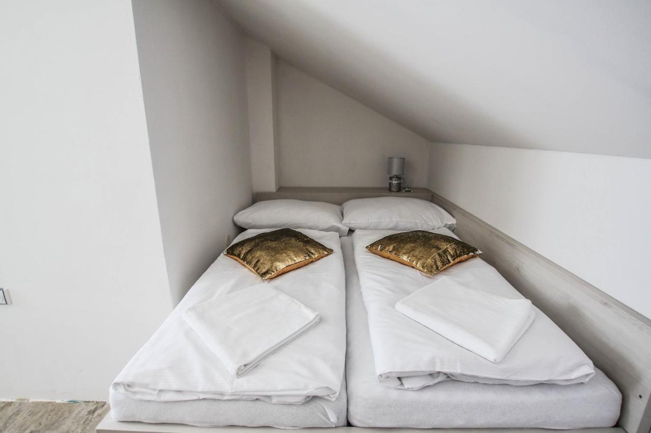 Hotel U Plaze 迪耶河畔弗拉诺夫 外观 照片