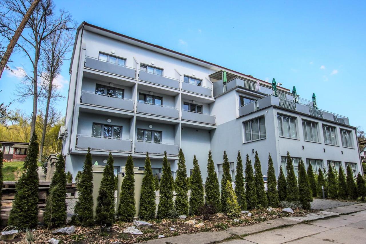 Hotel U Plaze 迪耶河畔弗拉诺夫 外观 照片